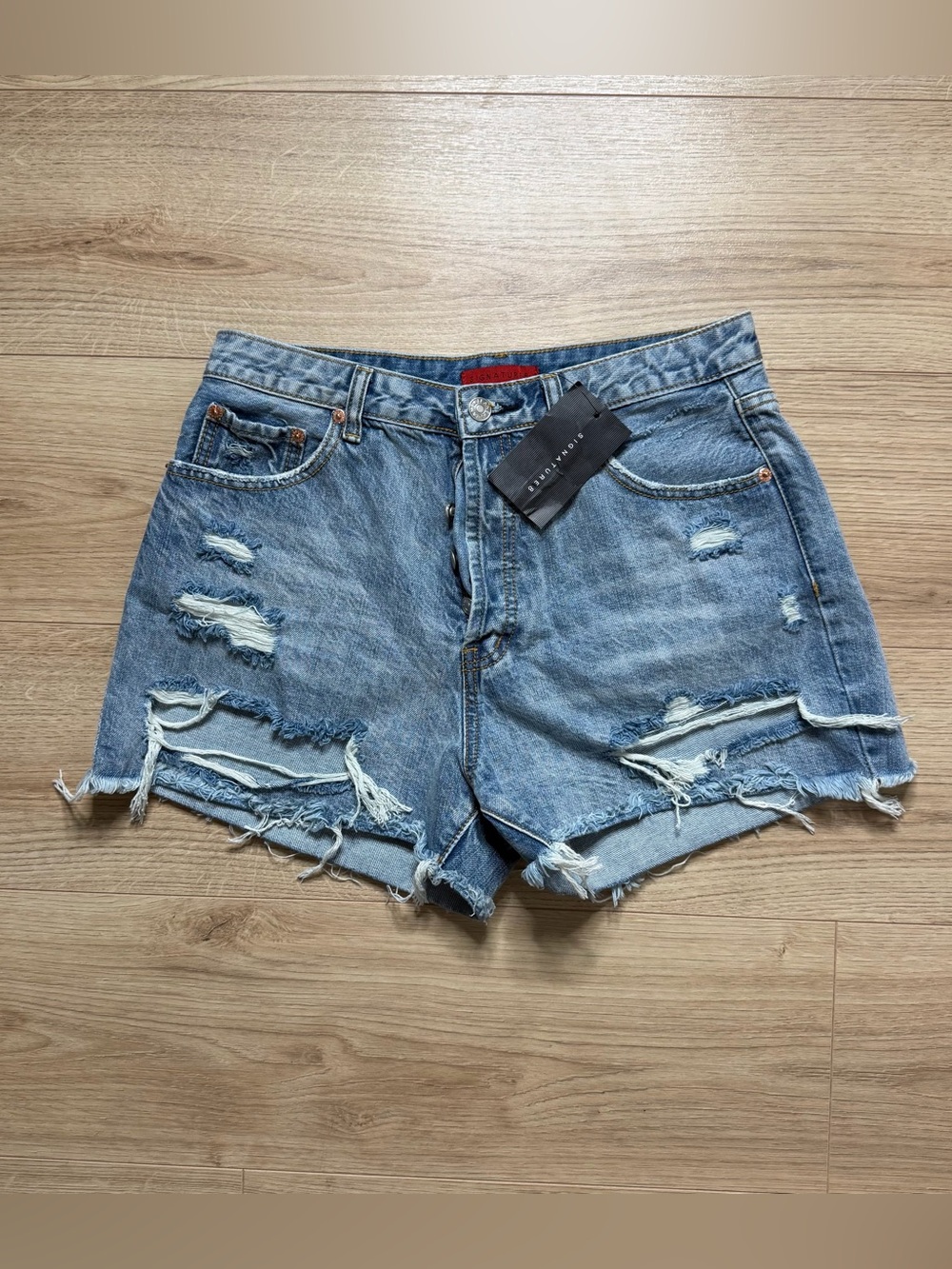 NWT Signature8 Distressed Denim Shorts Size 29